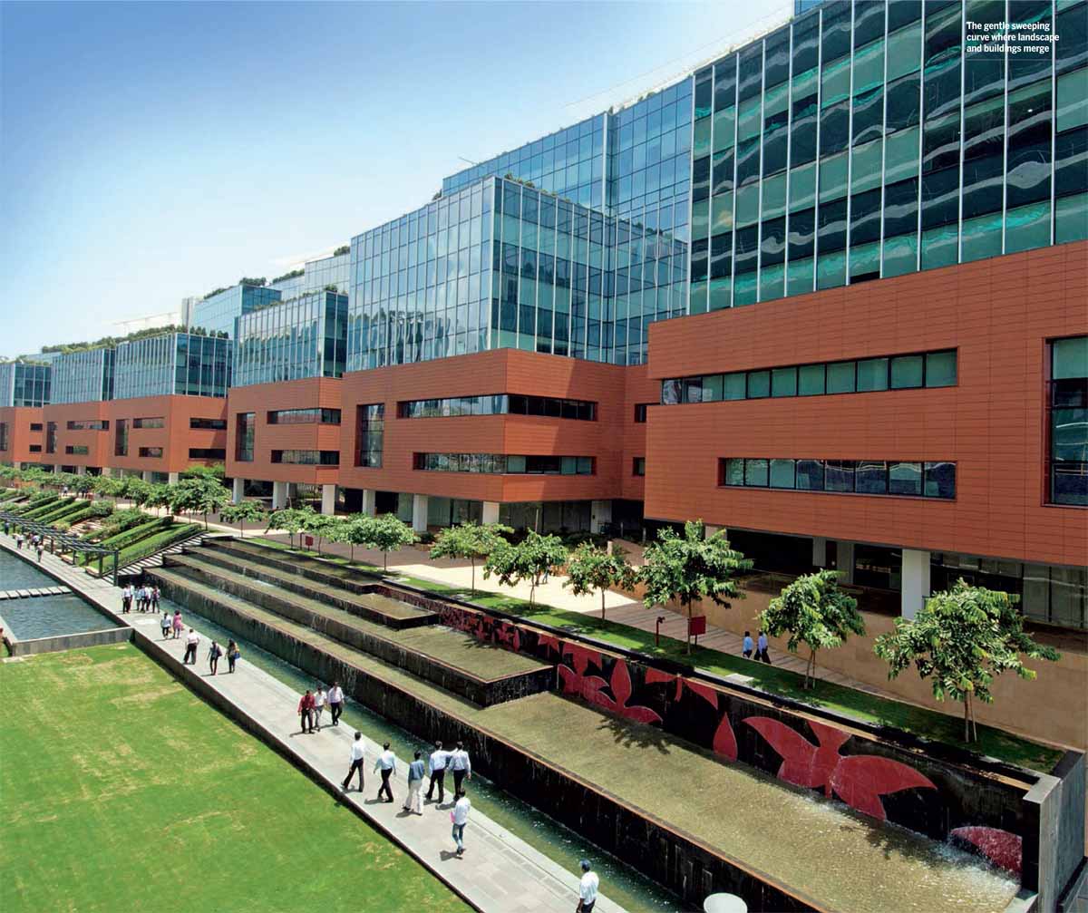Campus-with-a-Green-Heart--NKP-gentle-sweeping-curve-landscape-buildings-merge