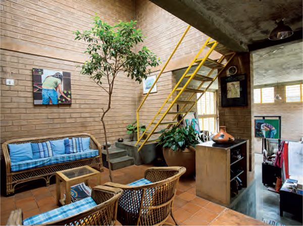 Bridging-the-Gap-A-tree-living-space-design-gesture-establishes-familial-bond-nature
