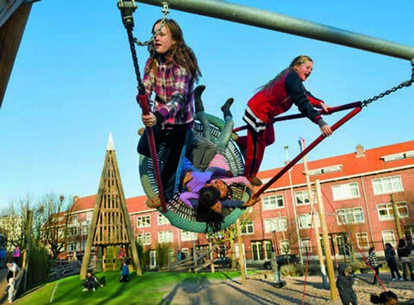 Let’s-Go-Dutch-Childern-playing-social-housing