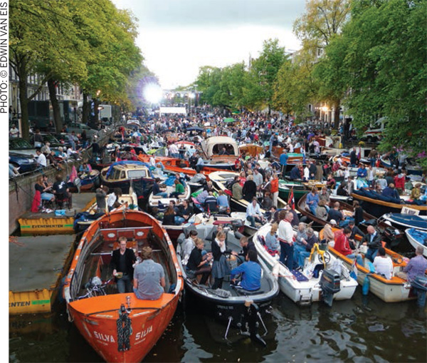 Water-as-Public-Space-Amsterdam-boats-free-classical-music-concert-River-Amstel-Prinsengracht-Canal