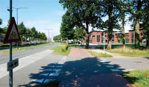 Cycling-Netherlands-Feeder-parallel-main-access-road-primary-school