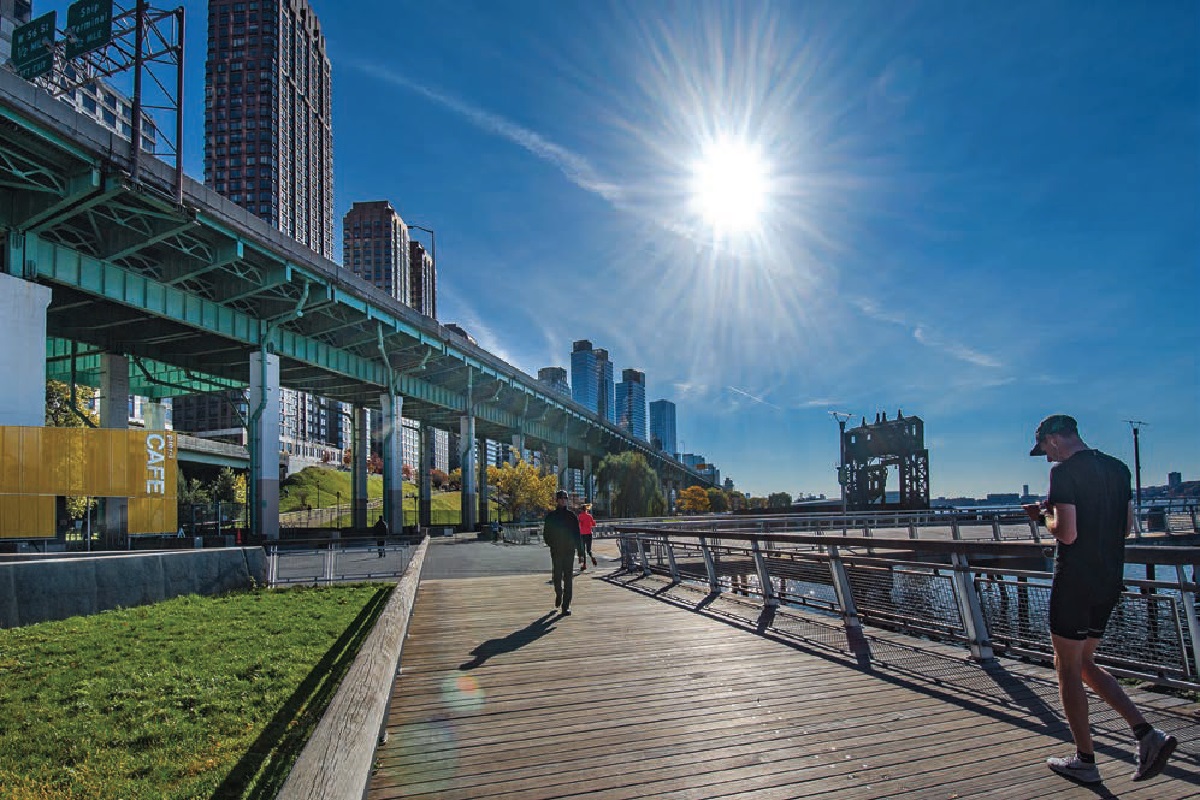 Moments-Supreme-Nothingness-Hudson-River-Parkway