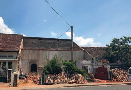 GALLE-Evolution-Colonial-Town-building-under-renovation