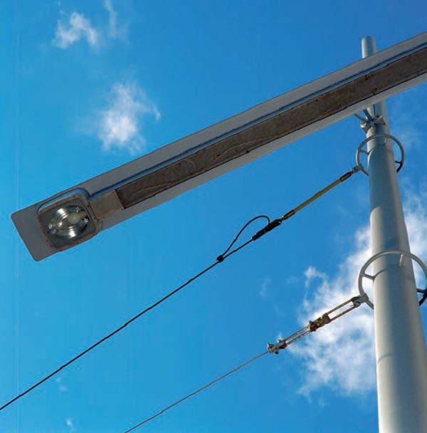 Industrial-Design-Discipline-View-light-arm-coupled-asymmetrically-mast