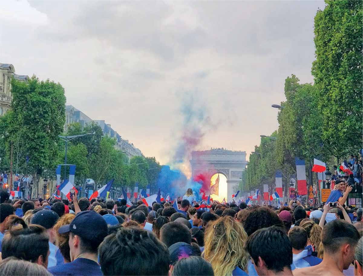 Streets-Areas-Expression-Allez-Les-Bleus-Bastille-Paris-2