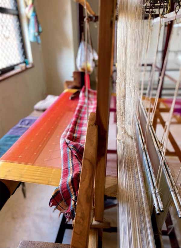 CHANDERI-Fabric-Resurrects-City-Saree-weaving-Handloom-Park