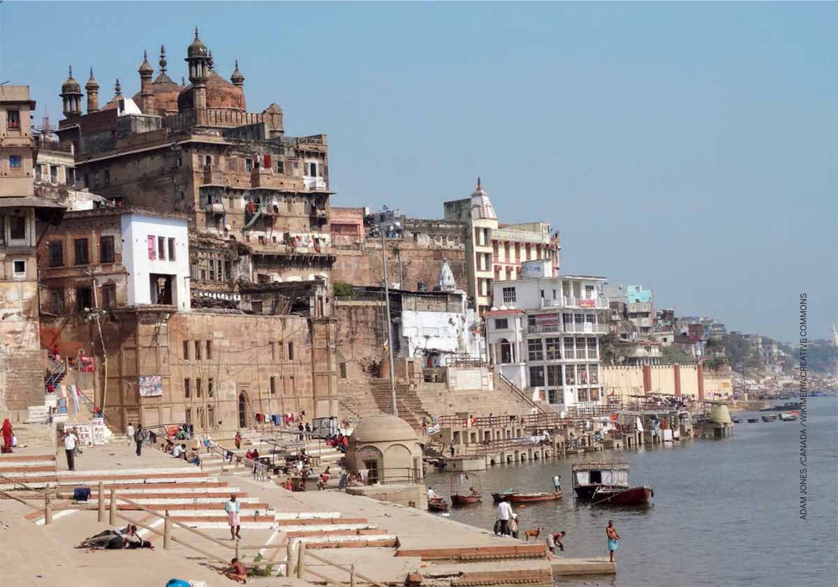 Ghats-Talaabs-India-City-along-Varanasi-Uttar-Pradesh-India