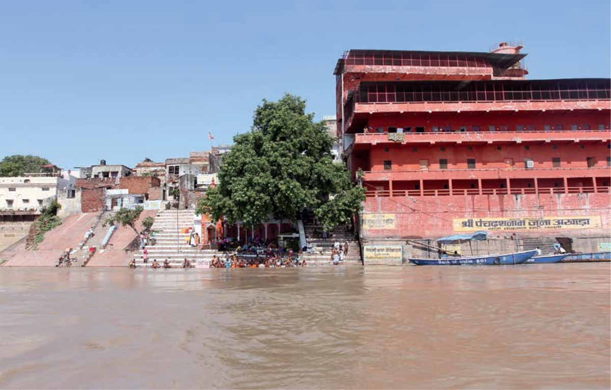 Ghats-Talaabs-India-Rituals-pilgrims-South-rites-undertaken-Dandi-Ghat-Varanasi-Uttar-Pradesh