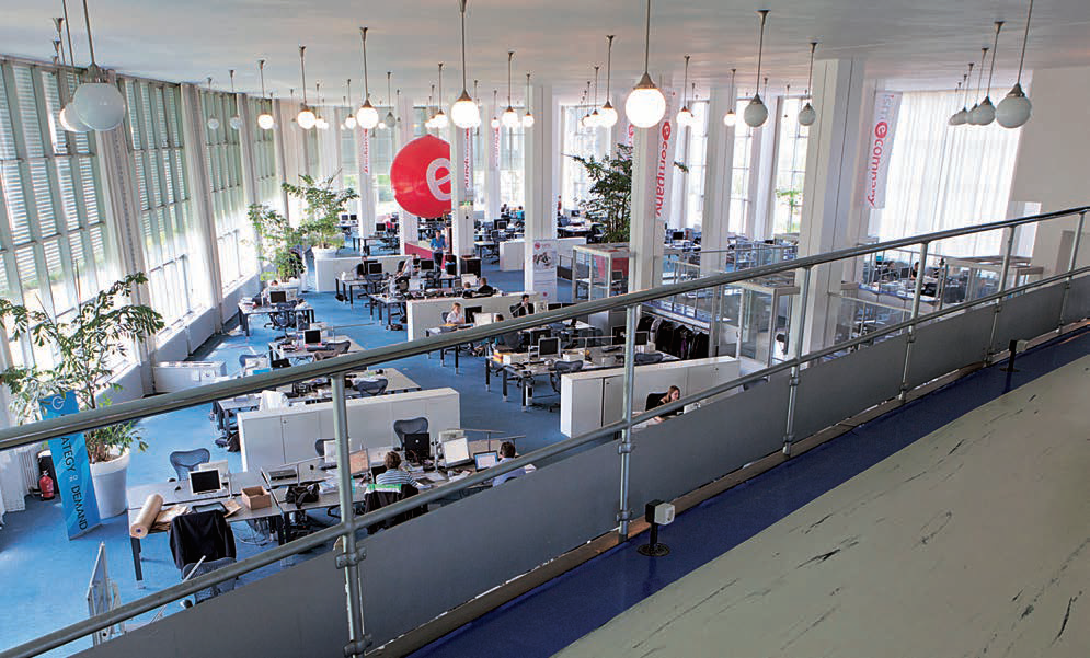 VAN-NELLE-FACTORY-An-Icon-of-Modernity-Present-view-main-hall-office-building-Photo-mezzanine