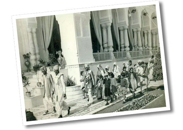 Conserving-18th-Century-Summer-Garden-Palace-Archival-picture-Mahal-pre-interventions-marble-colonnaded-façade