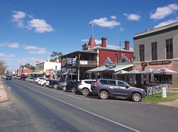 Towns-Cities-Celebrating-Differences-High-Street-Echuca-heritage-tourist-precinct-adjoining-port