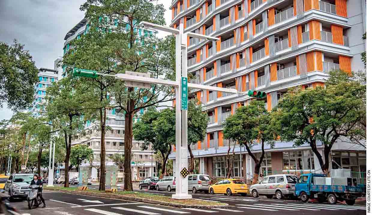 technologies-support-climate-ready-community-solutions-Smart-pole-technology-monitors-air-quality-traffic-routes