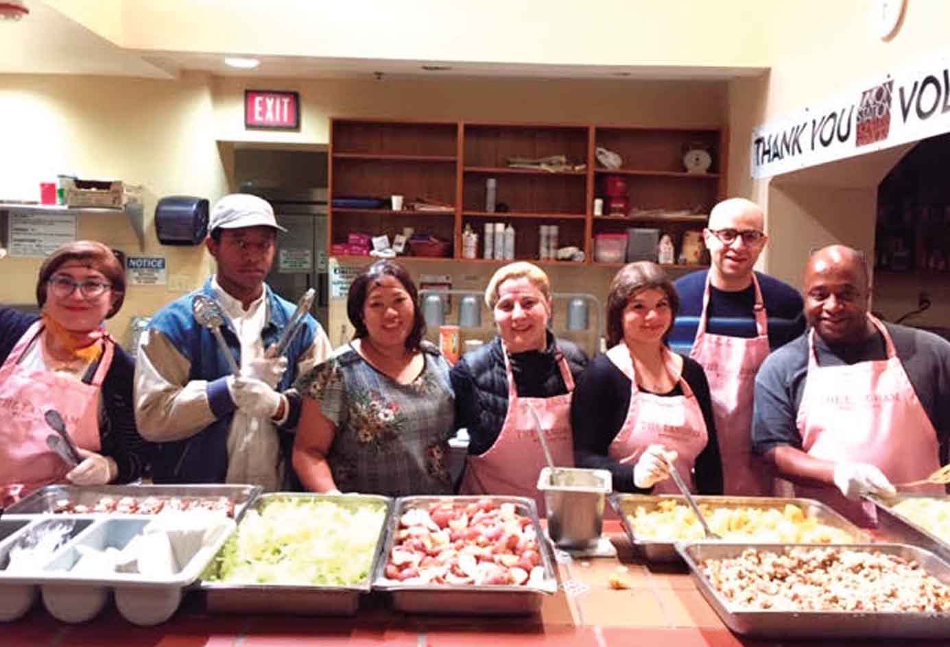 towards-socially-healthy-city-volunteers-help-serve-meals-family-centre
