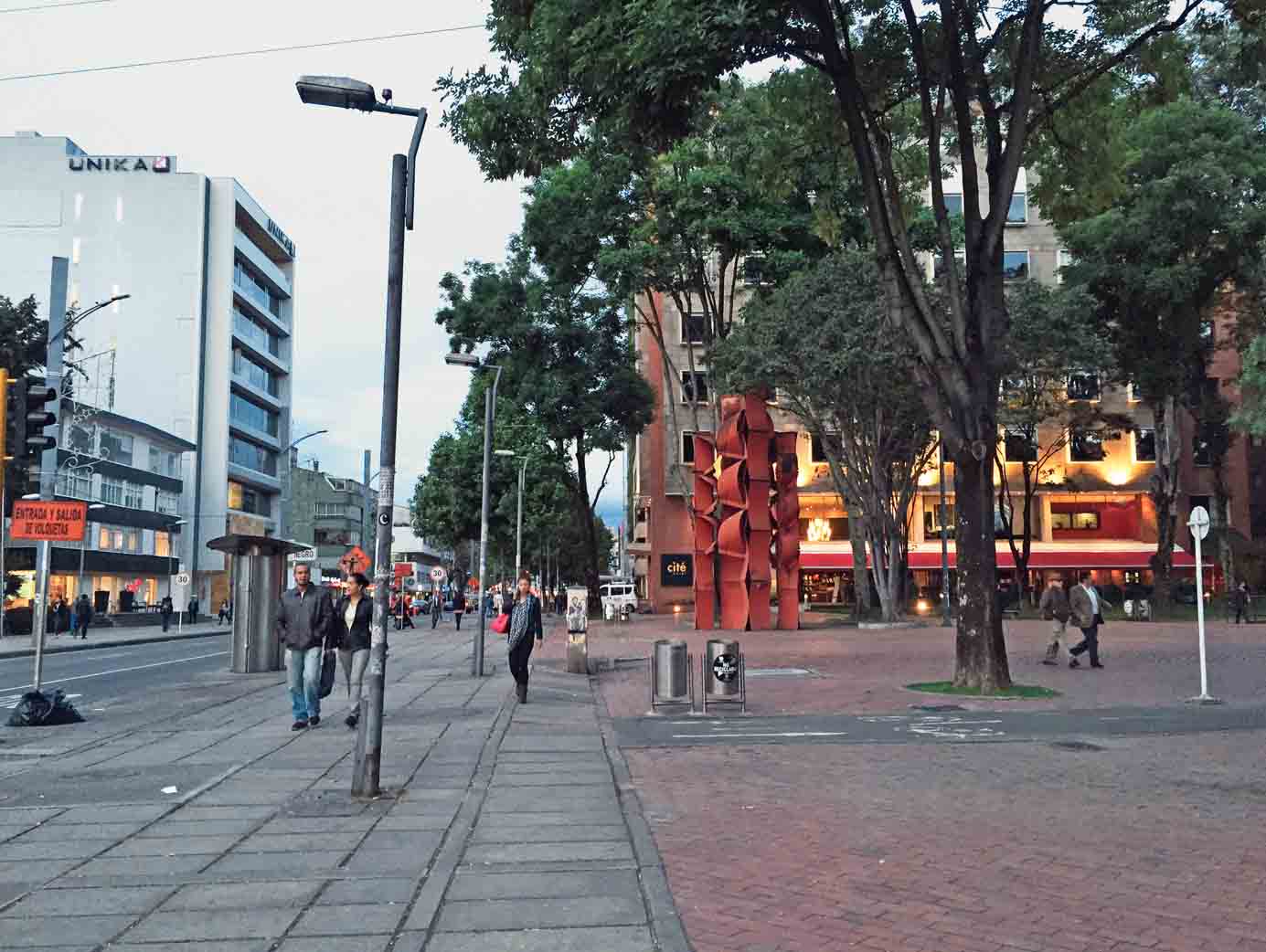 city-people-bogota-sidewalks