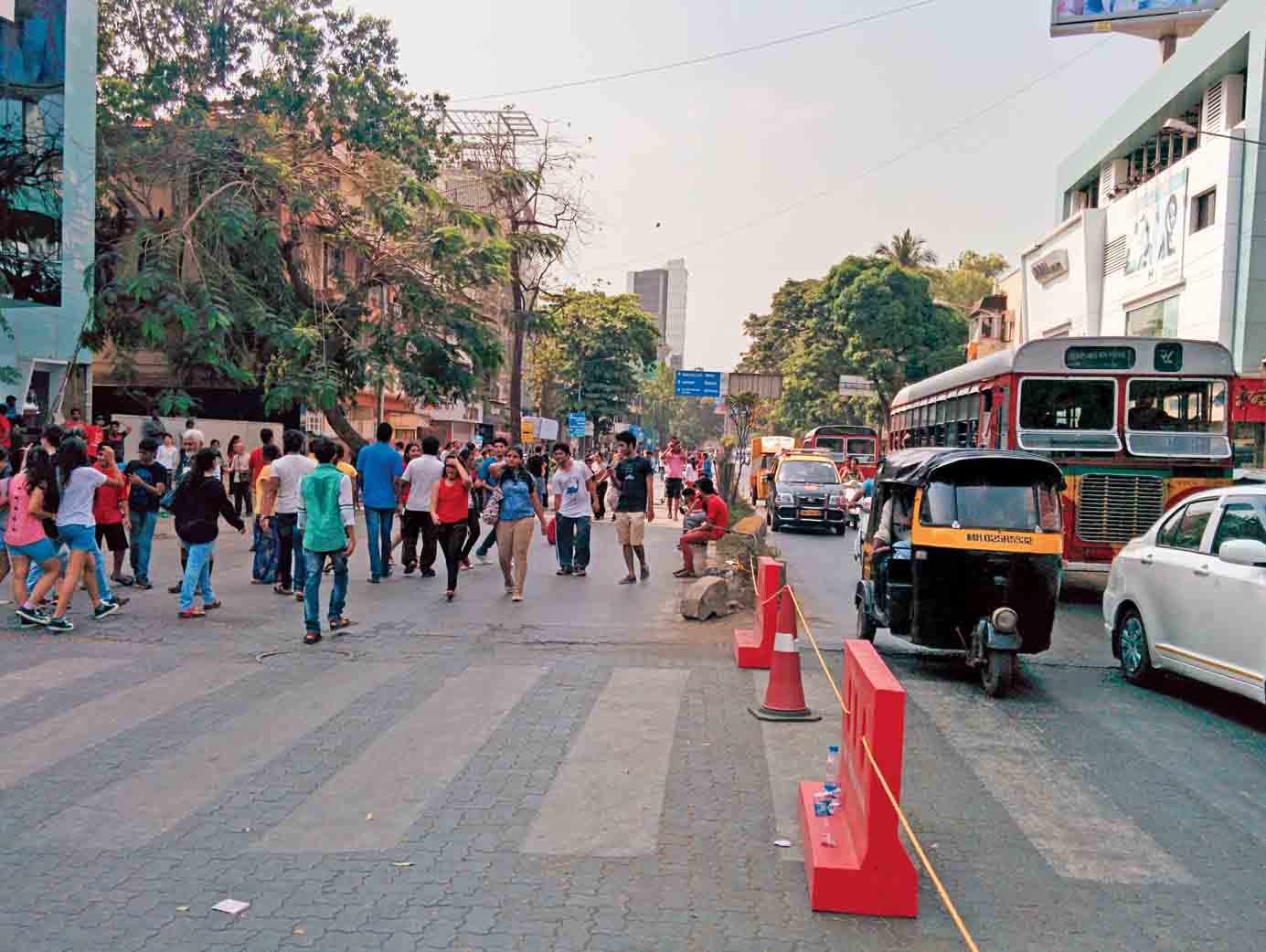 city-people-equal-streets-mumbai