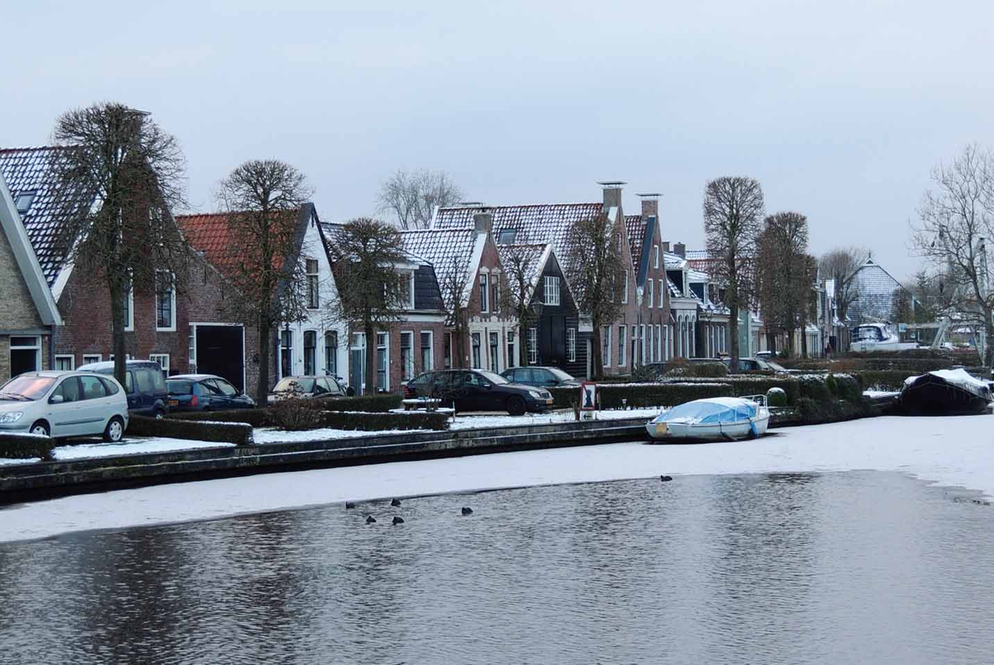 skating-through-11-cities-one-waterways-which-freezes-over-work-skating-track