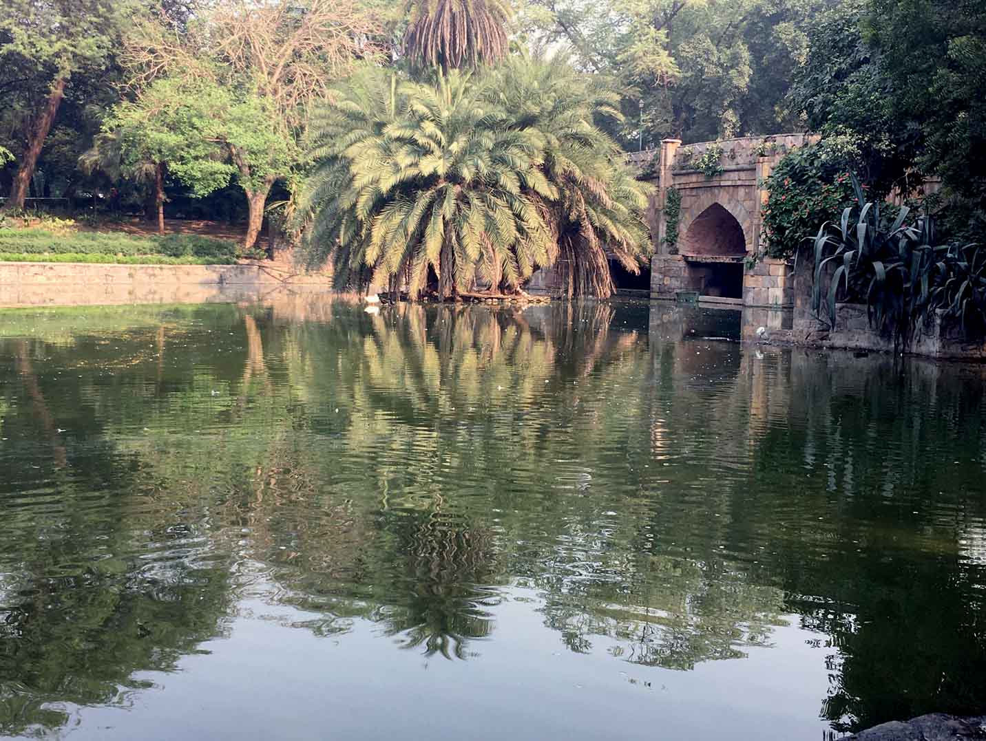 urban-driven-ecology-athpula-bridge-constructed-during-akbar-rule-mughal-dynasty-water-channel-that-joined-river-yamuna-bridge-connected-shahajahanabad-necropolis-lodis-further-agra