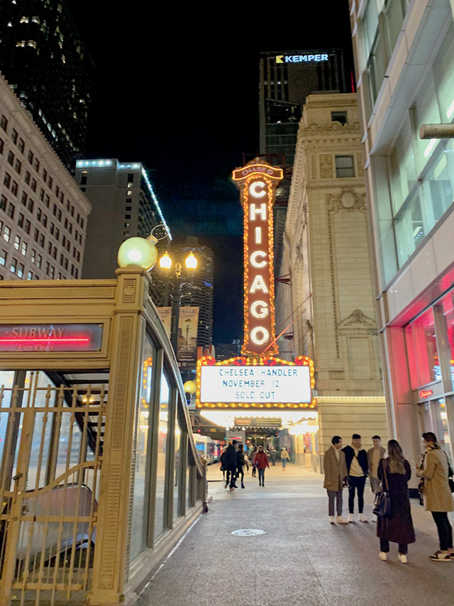 how-cities-communicate-chicago-theatre-sign-downtown
