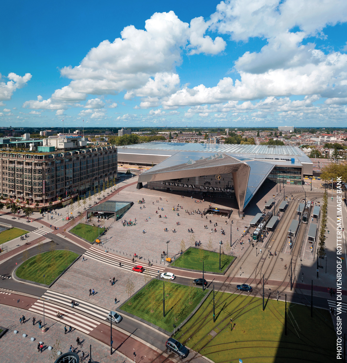iconic-landmark-new-central-station-rotterdam-square